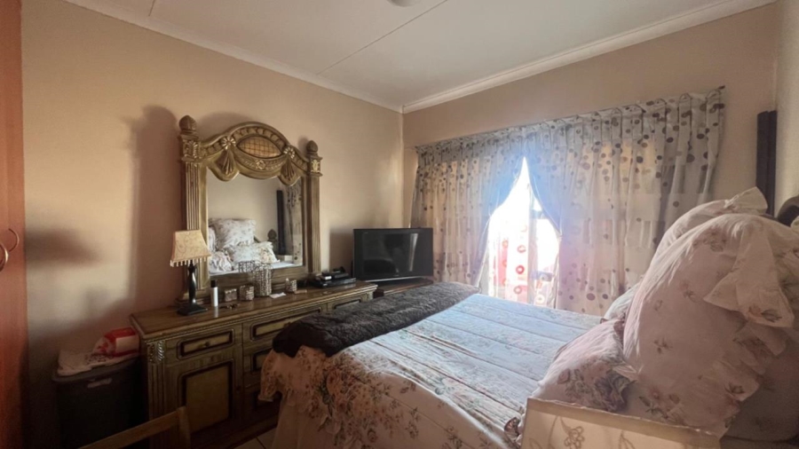 2 Bedroom Property for Sale in De Beers Northern Cape